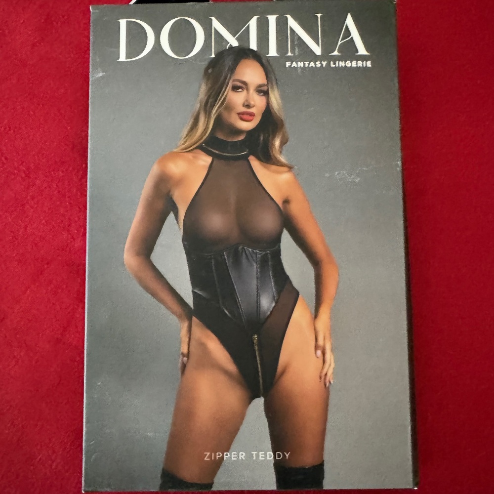 NWT - Domina Zipper Teddy - size S/M